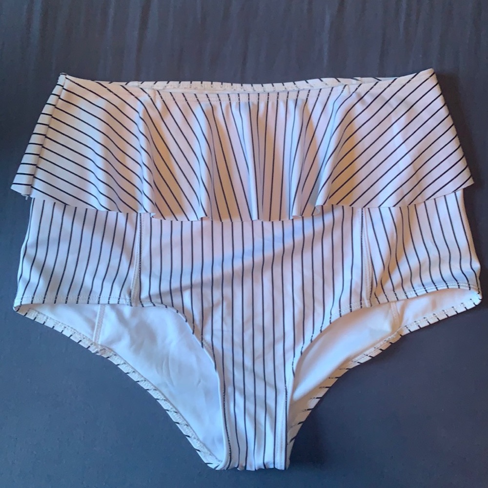 Kortni jean swim bottom